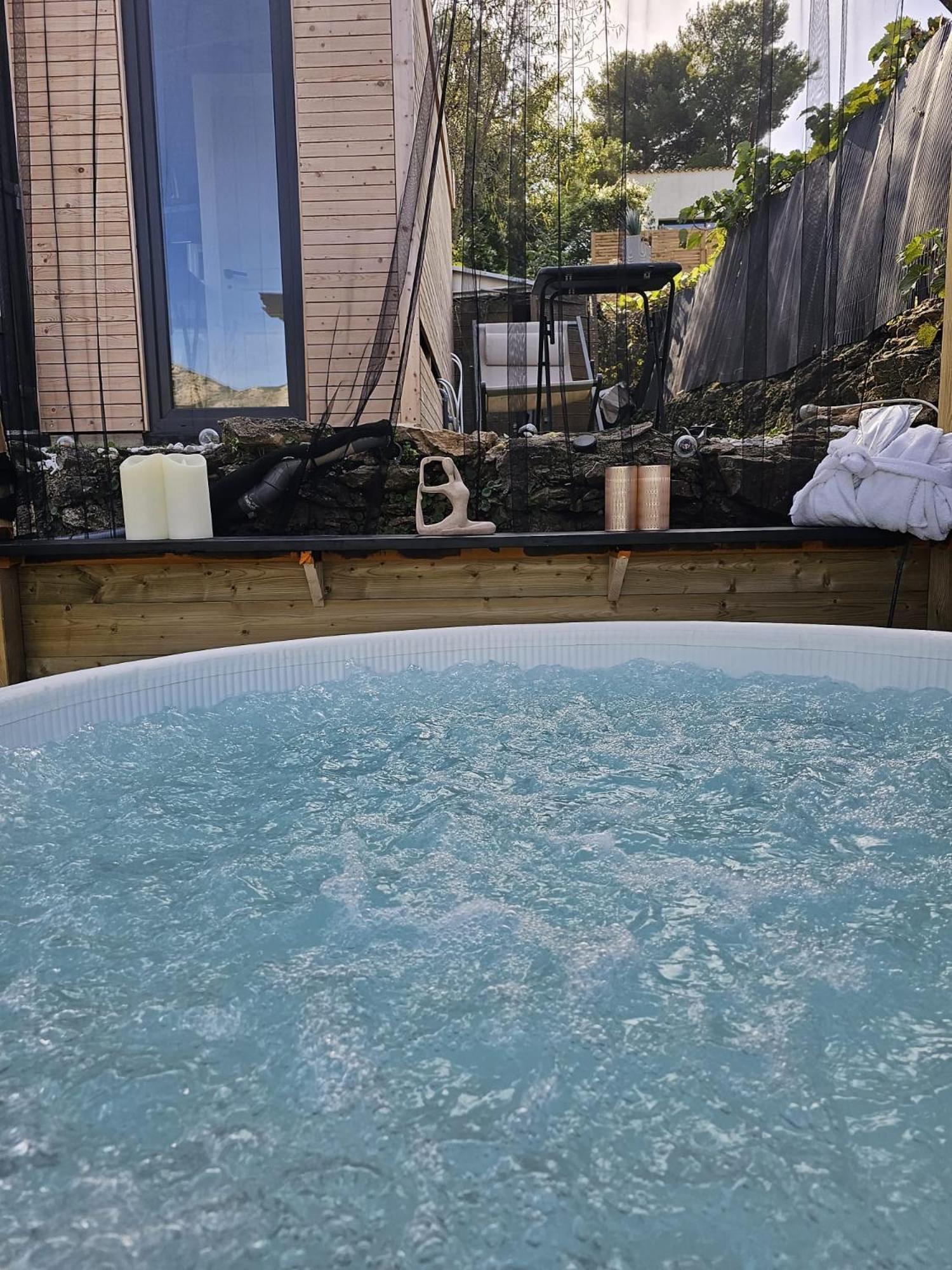Le Nid Des Calanques Et Son Jacuzzi Apartment Marseille Exterior photo